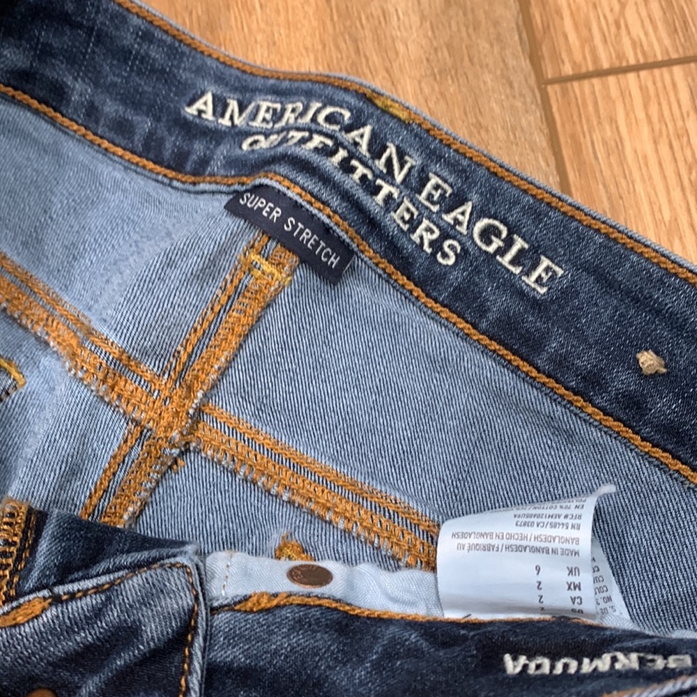 AE Shorts - Picture 2 of 3